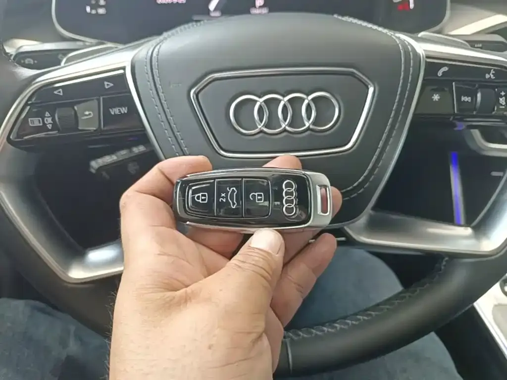 Audi A7L — фото 2