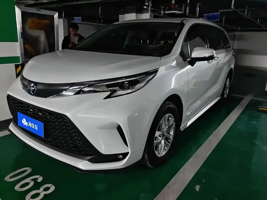 Toyota Granvia — фото 1