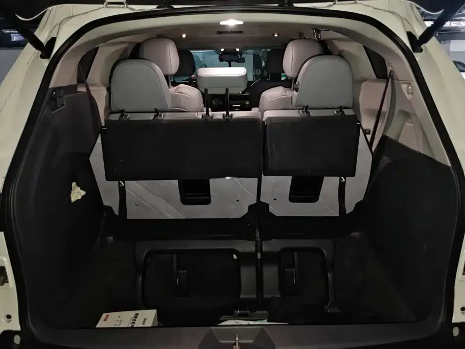 Toyota Granvia — фото 7