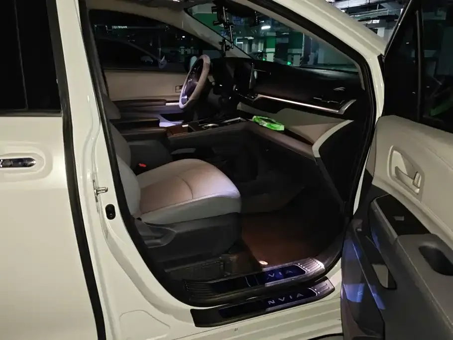 Toyota Granvia — фото 8