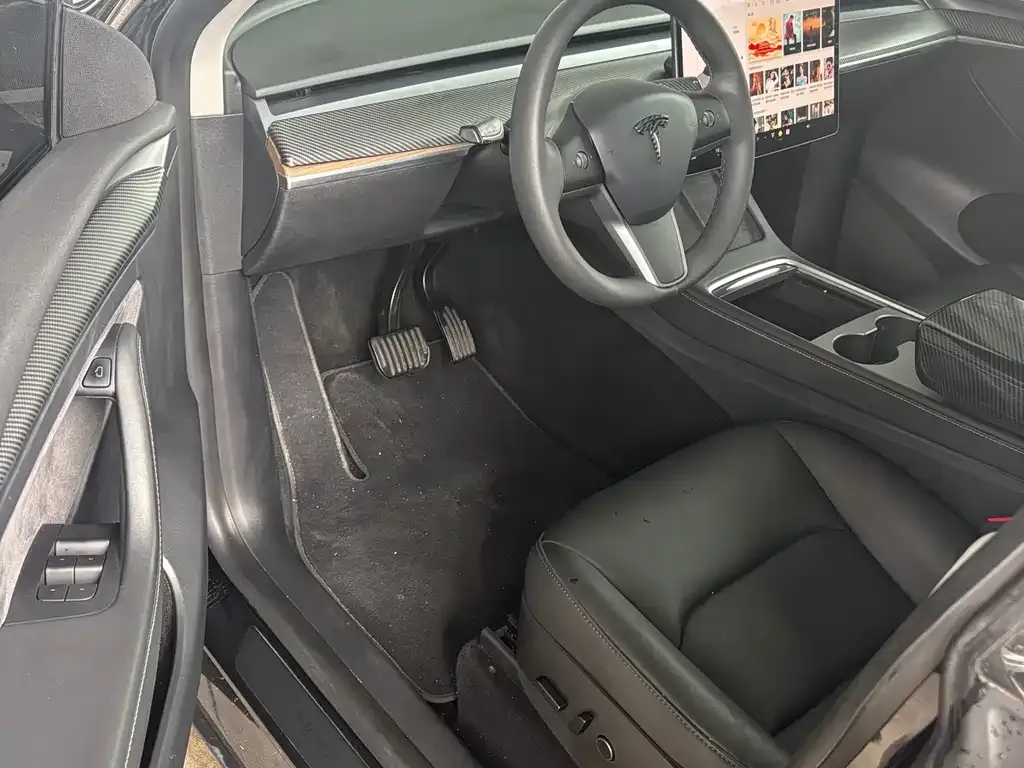 Tesla Model Y — фото 9