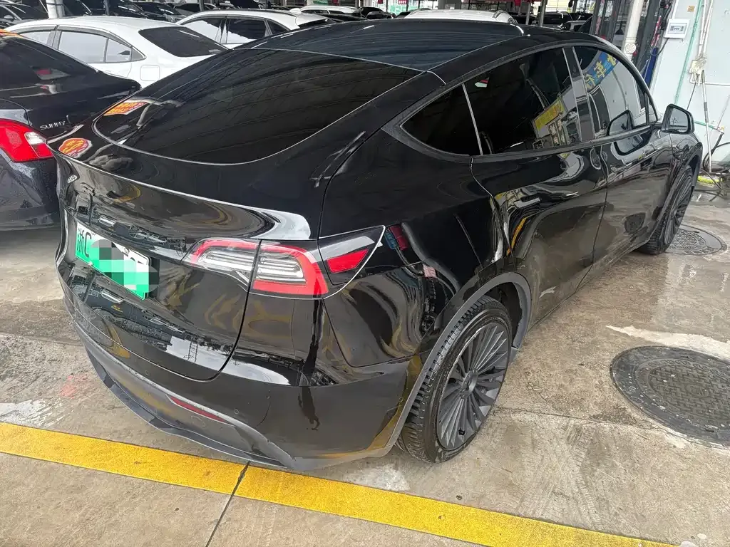 Tesla Model Y — фото 5
