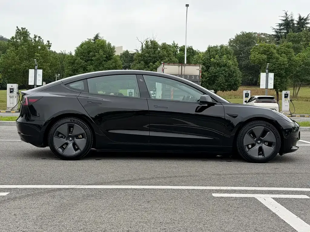 Tesla Model 3 — фото 5