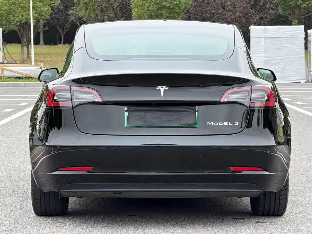Tesla Model 3 — фото 8