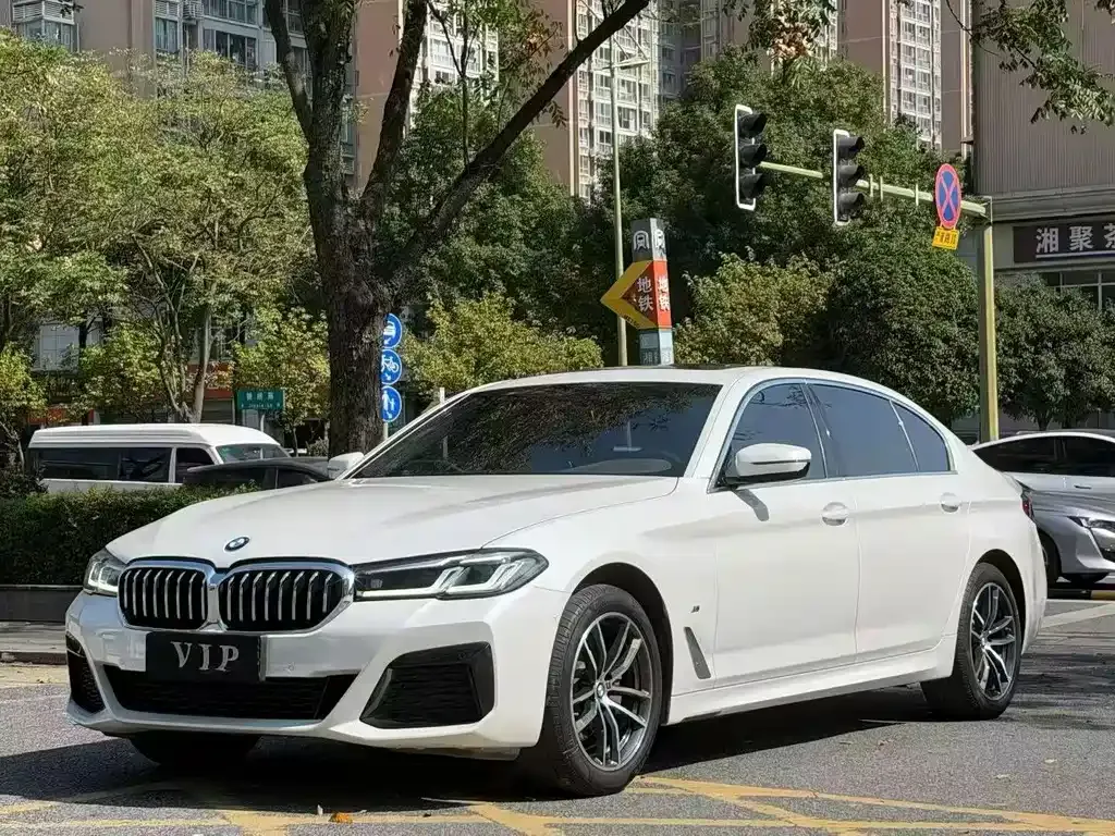 BMW 5 Series — фото 1