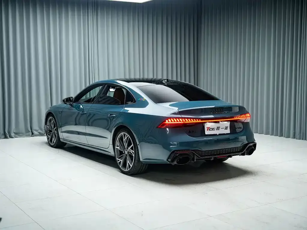 Audi A7L — фото 10