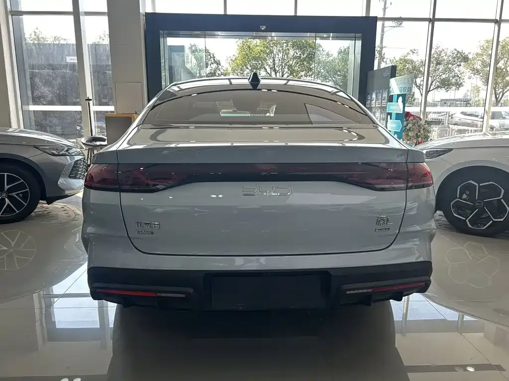 BYD Qin L — фото 6