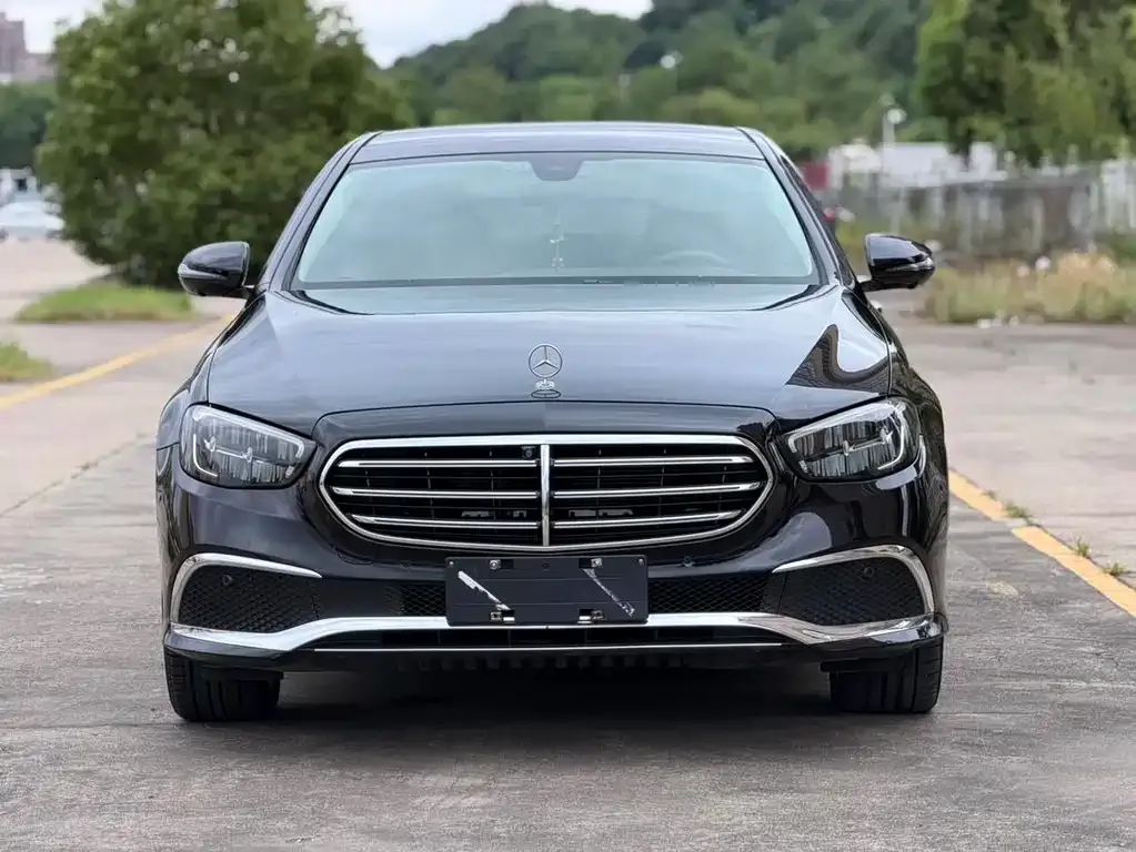 Mercedes-Benz E-Class — фото 1