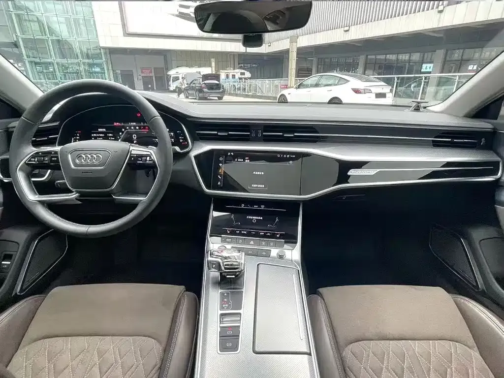 Audi A7L — фото 5