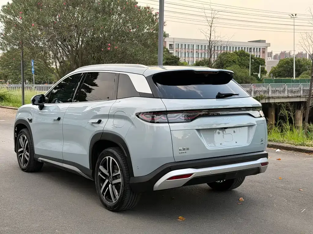 BYD L DM-i — фото 9