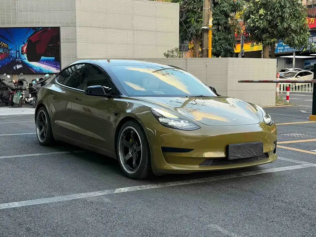 Tesla Model 3 — фото 10