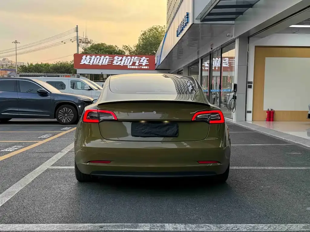 Tesla Model 3 — фото 8