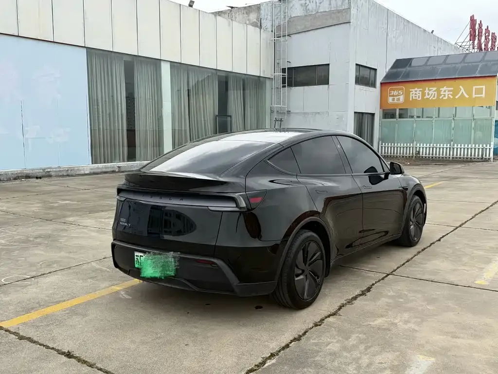 Tesla Model Y — фото 4