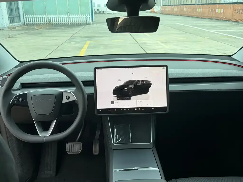 Tesla Model Y — фото 8