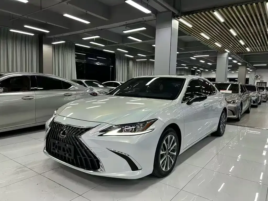 Lexus ES — фото 1