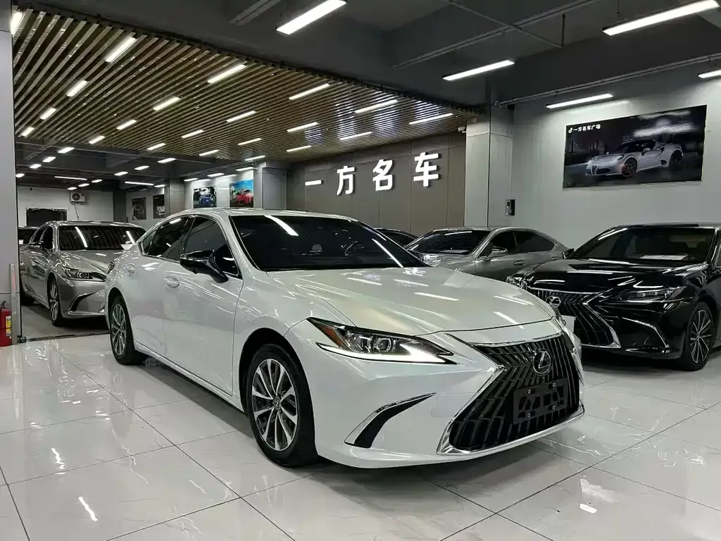 Lexus ES — фото 6
