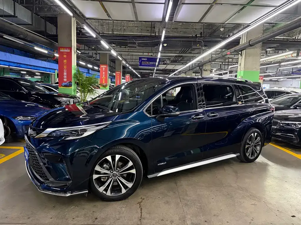 Toyota Granvia — фото 1