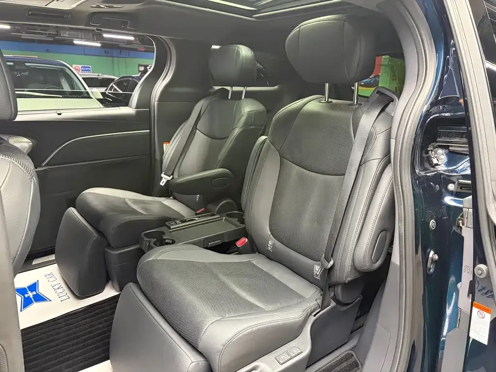 Toyota Granvia — фото 6