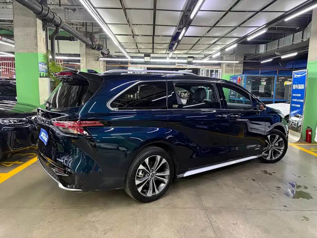 Toyota Granvia — фото 10