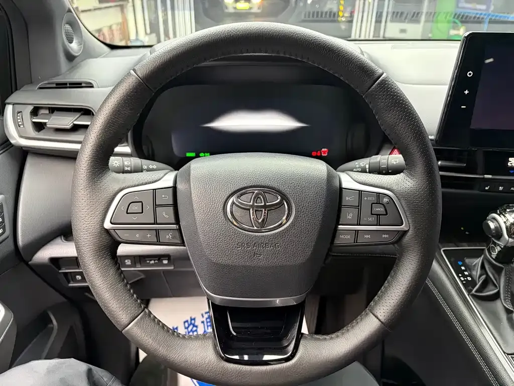 Toyota Granvia — фото 8