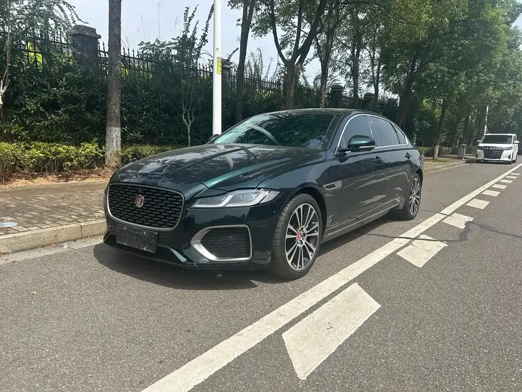 Jaguar XFL — фото 1