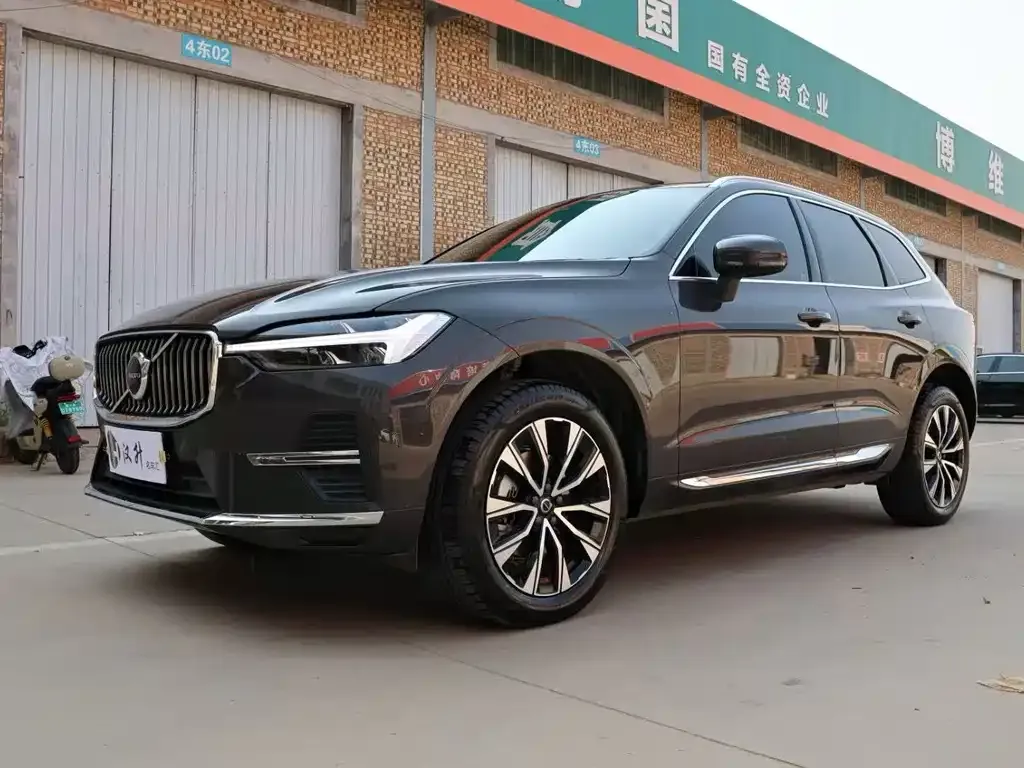 Volvo XC60 — фото 1