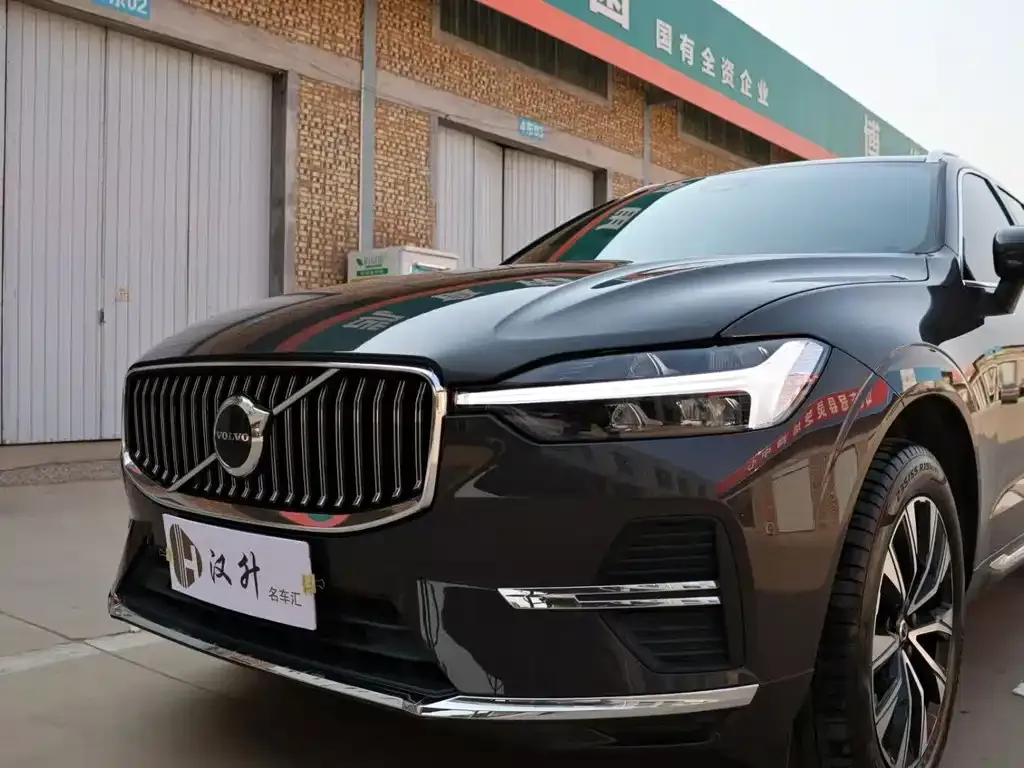 Volvo XC60 — фото 10