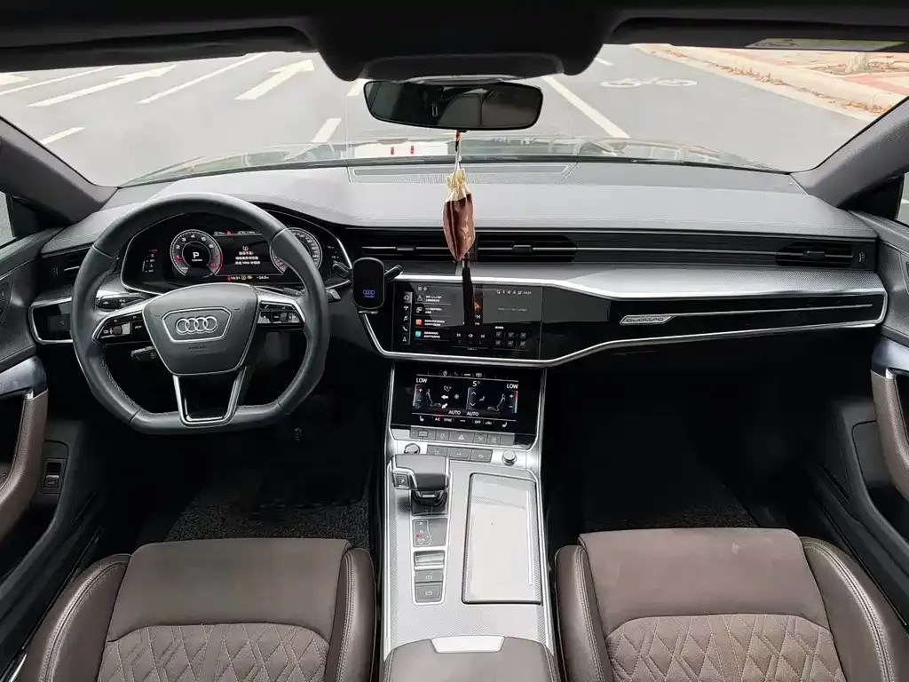 Audi A7L — фото 6