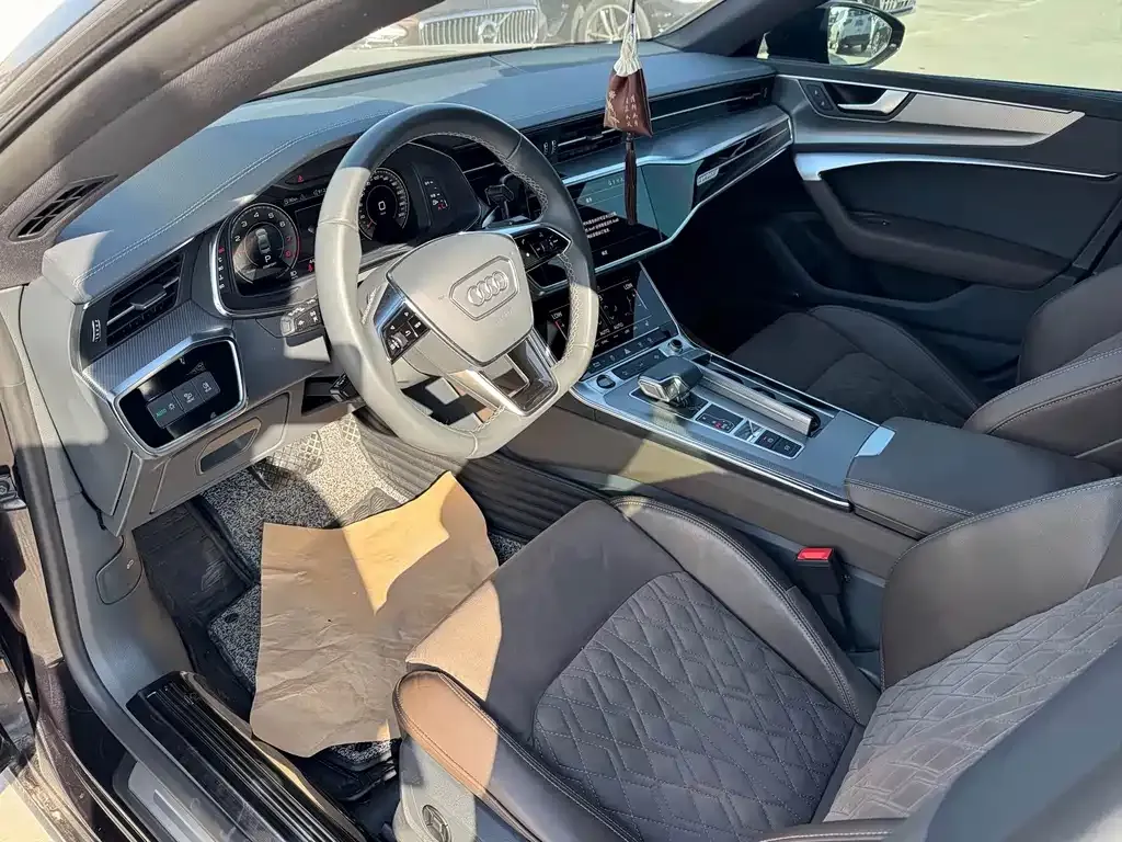 Audi A7L — фото 2