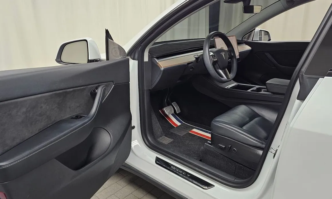 Tesla Model Y — фото 8