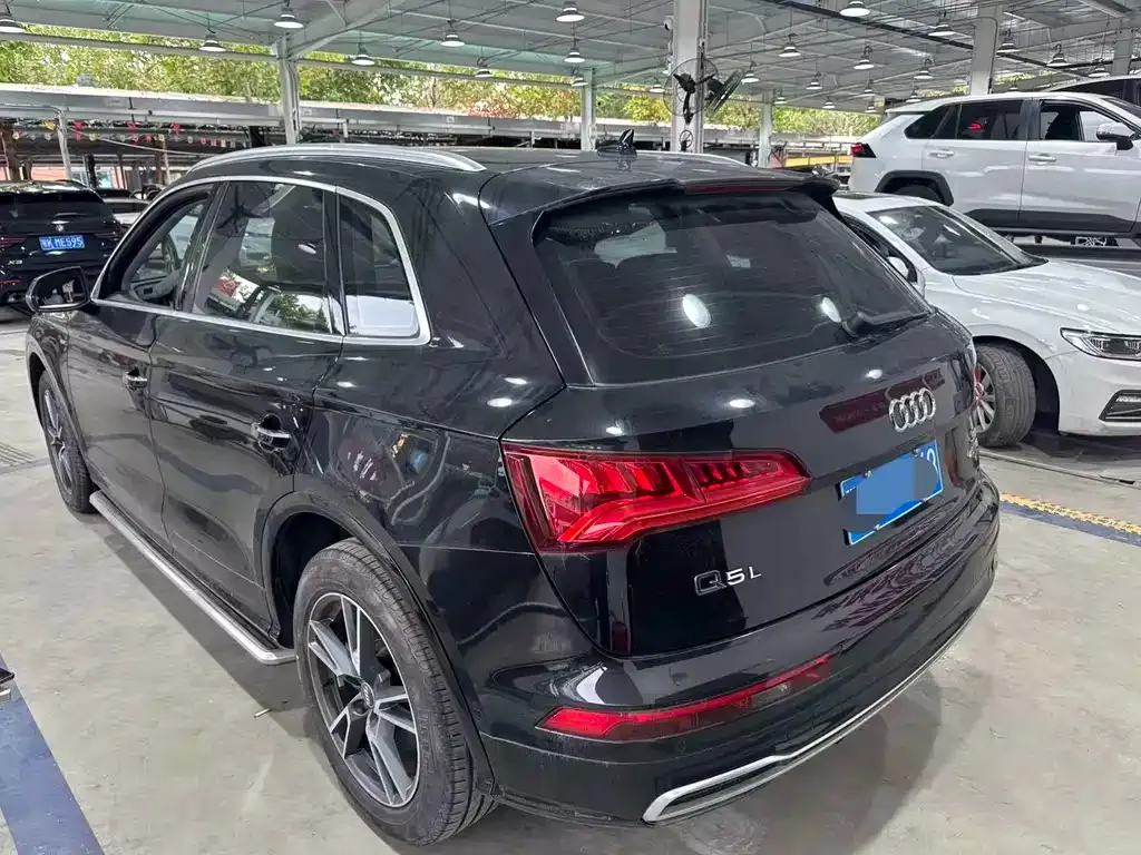 Audi Q5L — фото 2
