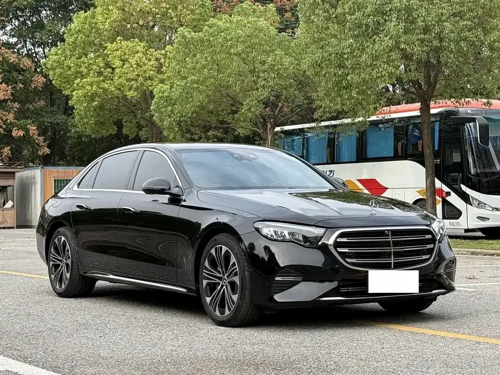 Mercedes-Benz E-Class — фото 4