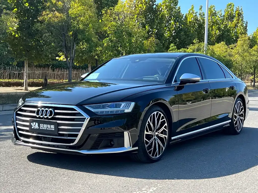 Audi S8 — фото 1