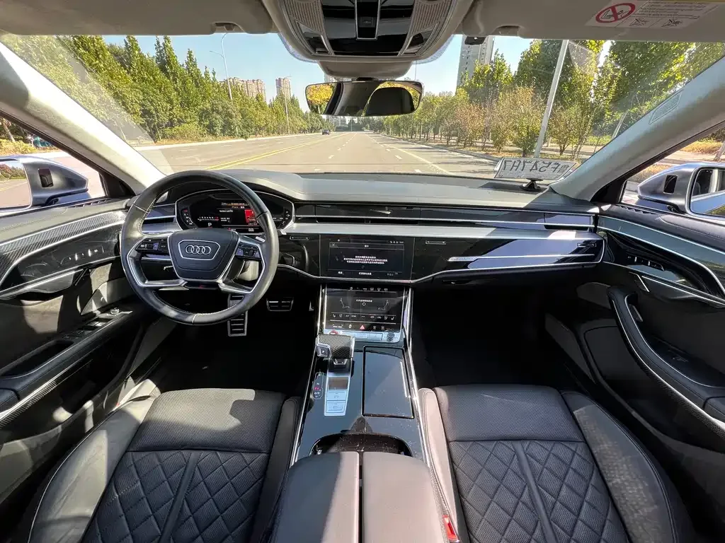 Audi S8 — фото 5
