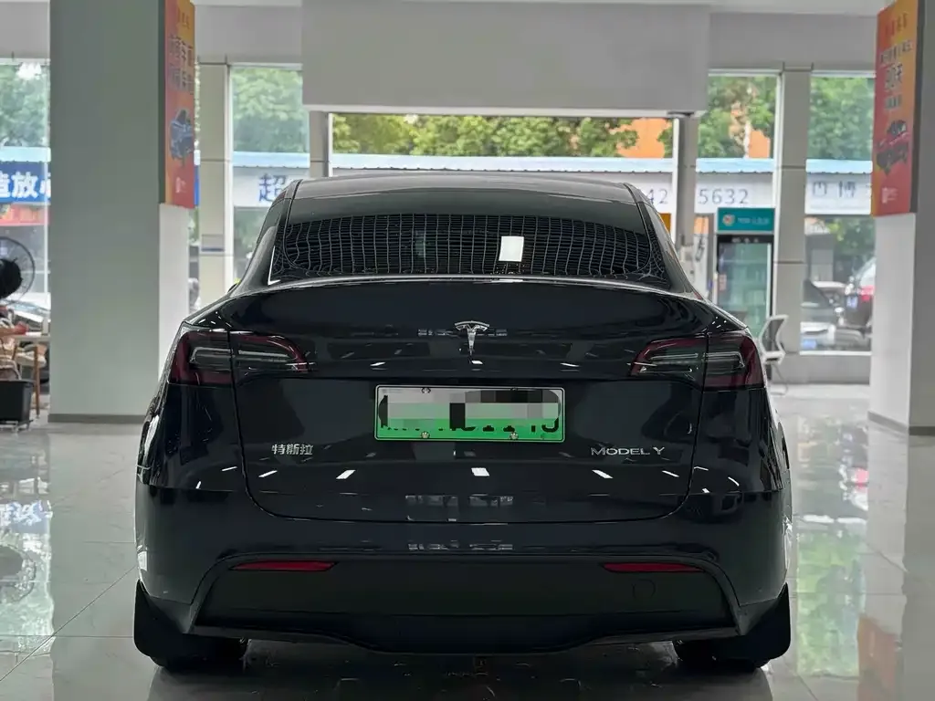Tesla Model Y — фото 8