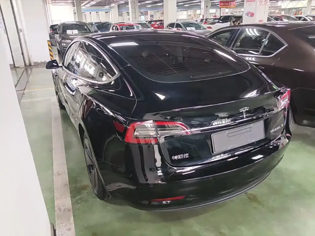Tesla Model 3 — фото 3