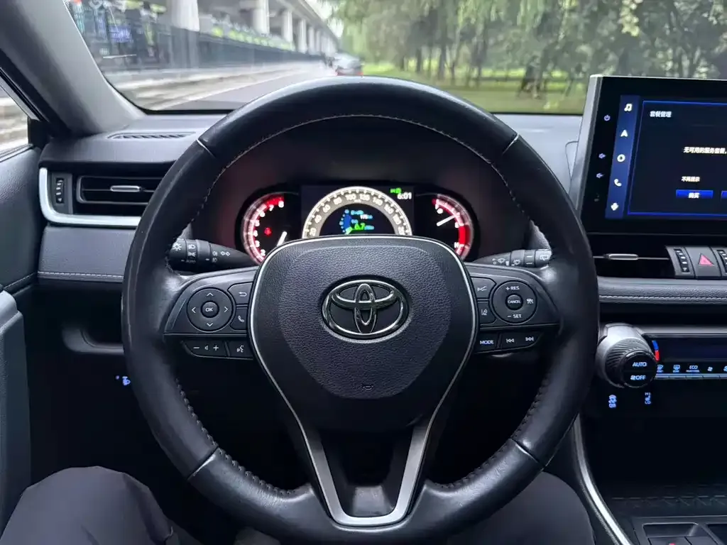 Toyota RAV4 — фото 2