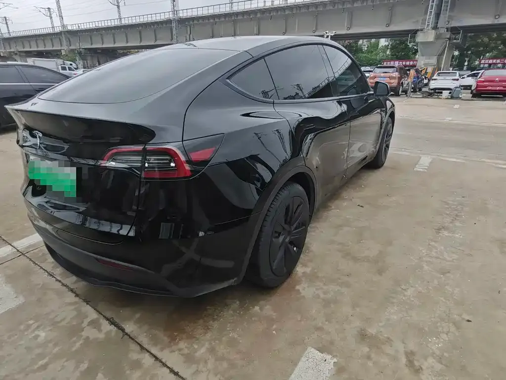 Tesla Model Y — фото 9