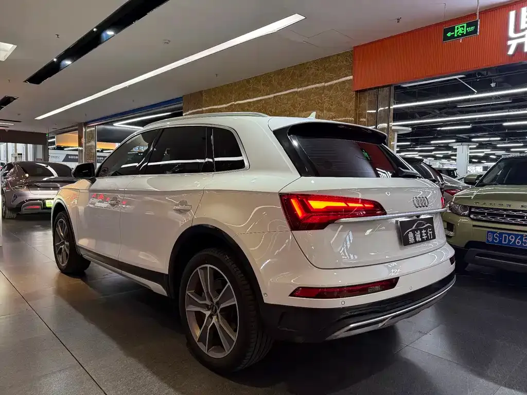 Audi Q5L — фото 6