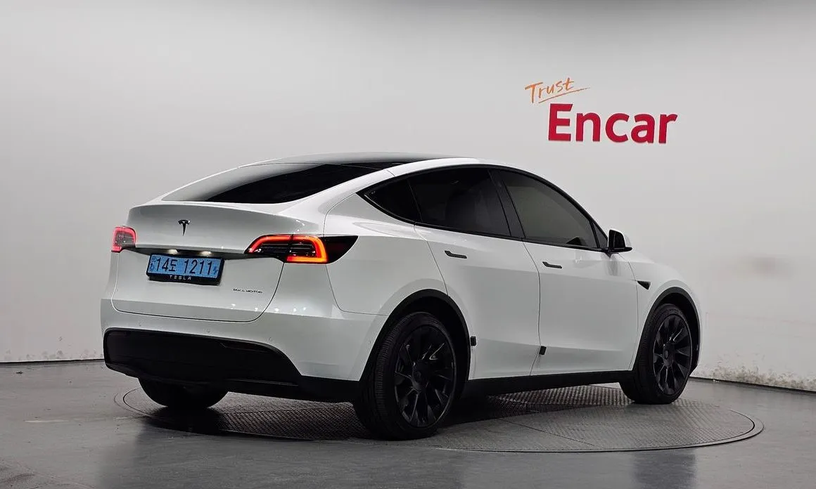Tesla Model Y — фото 5