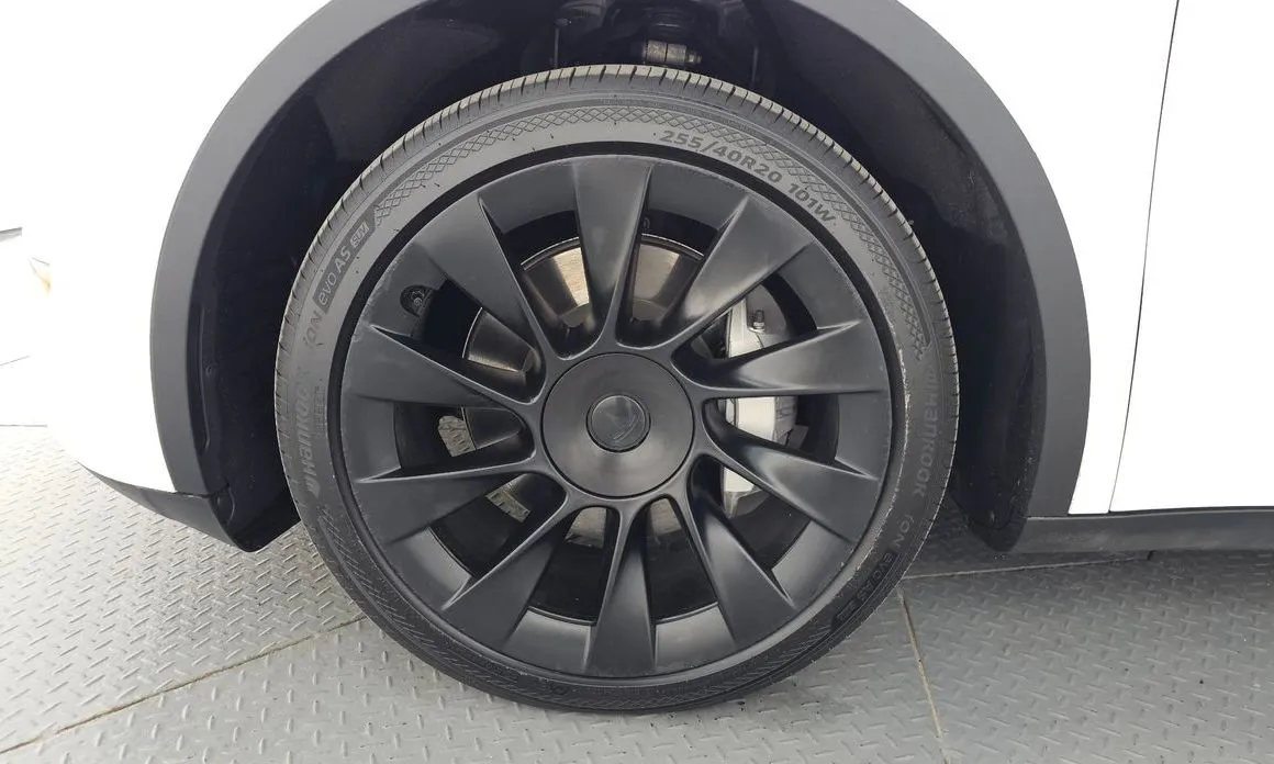 Tesla Model Y — фото 4