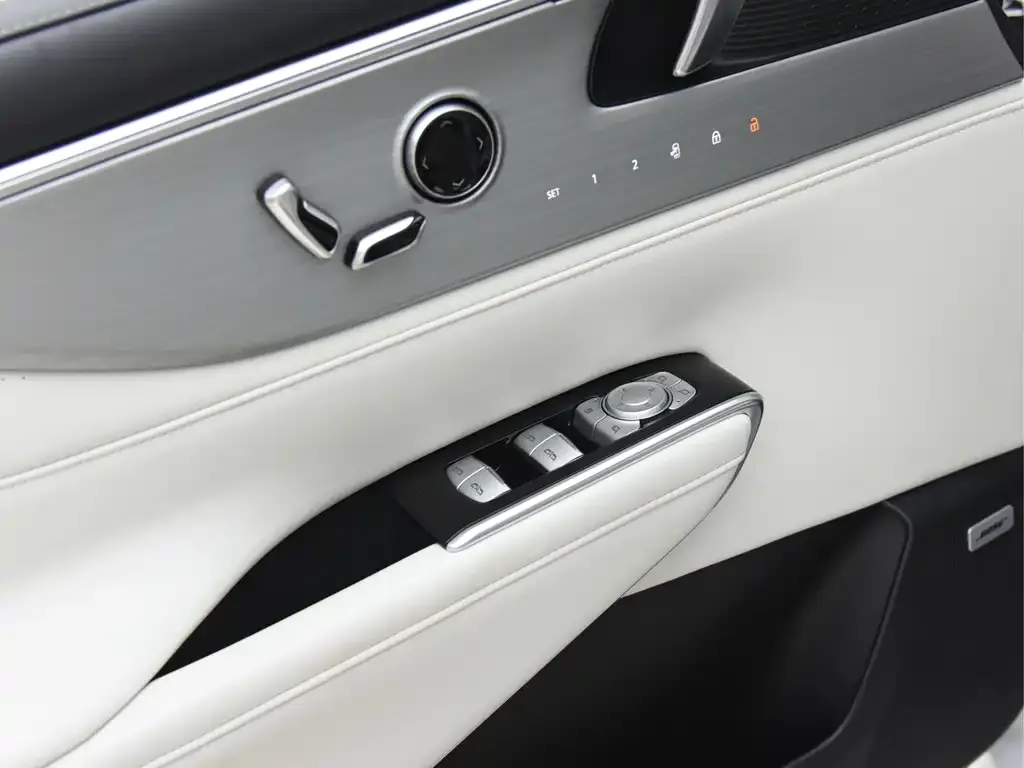 Buick GL8 Hybrid — фото 8