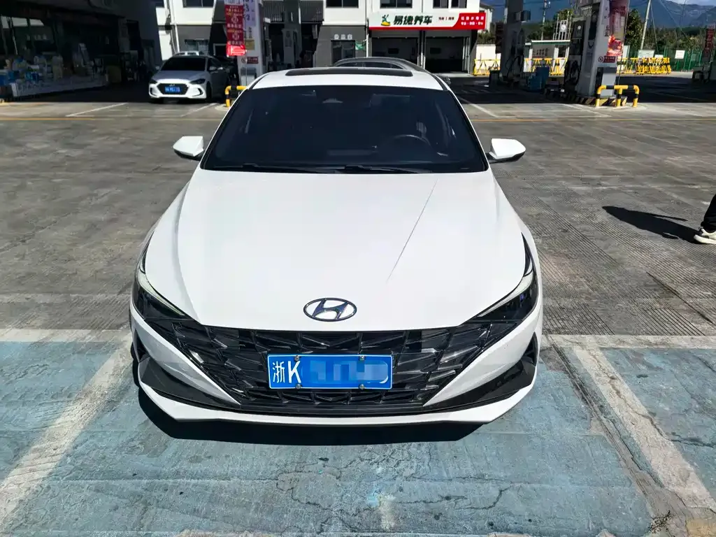 Hyundai Elantra — фото 7