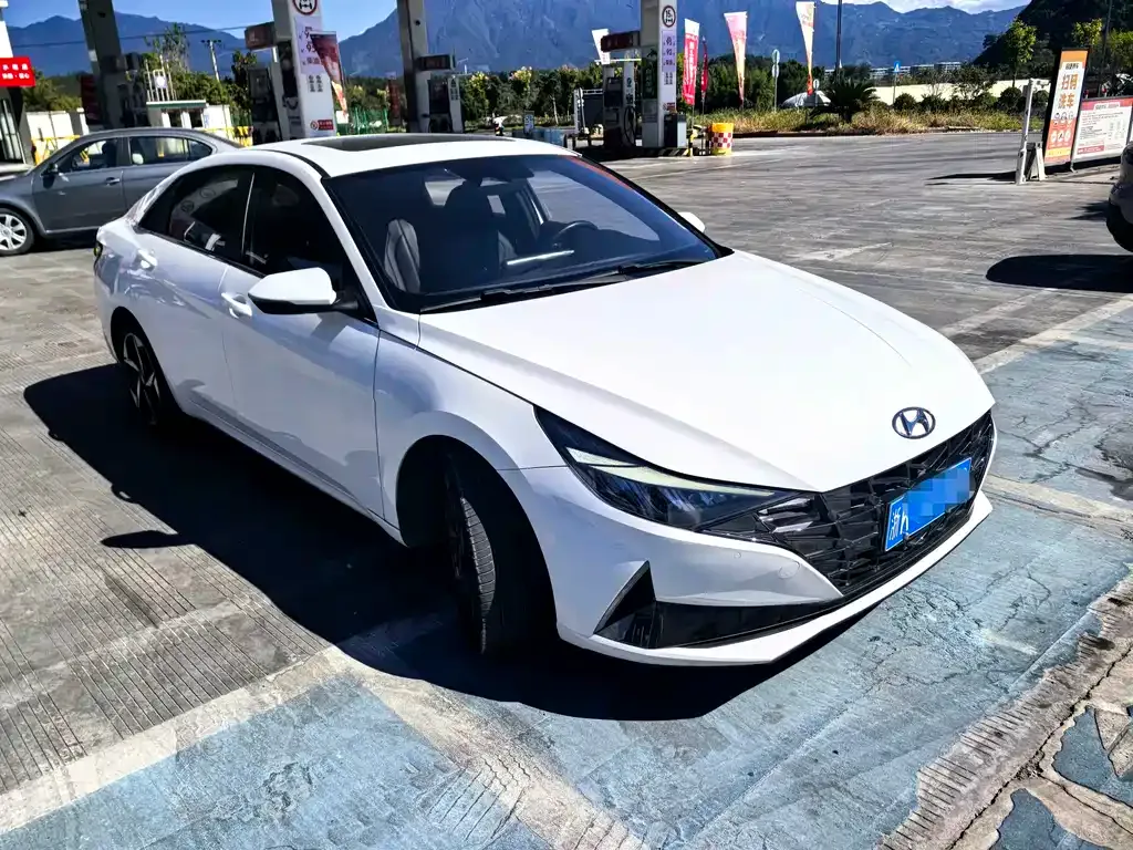 Hyundai Elantra — фото 10