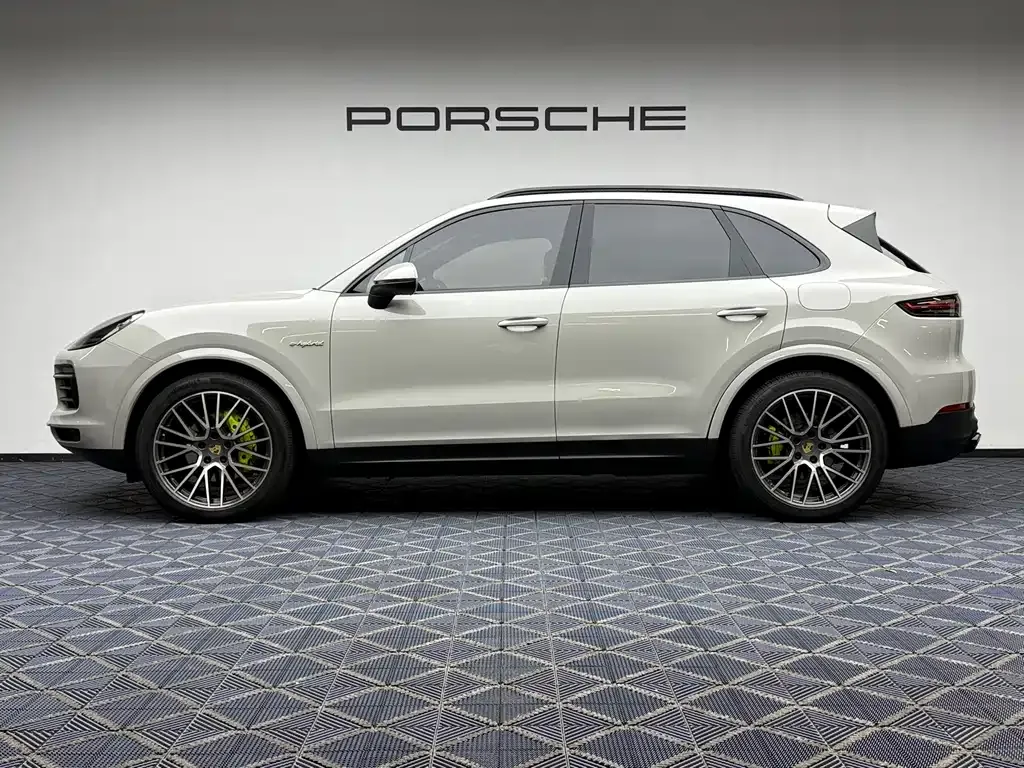 Porsche Cayenne Hybrid — фото 7
