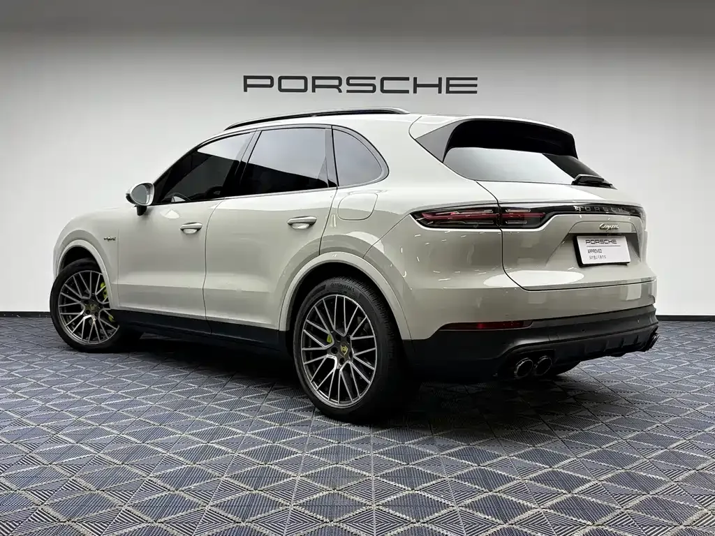 Porsche Cayenne Hybrid — фото 6