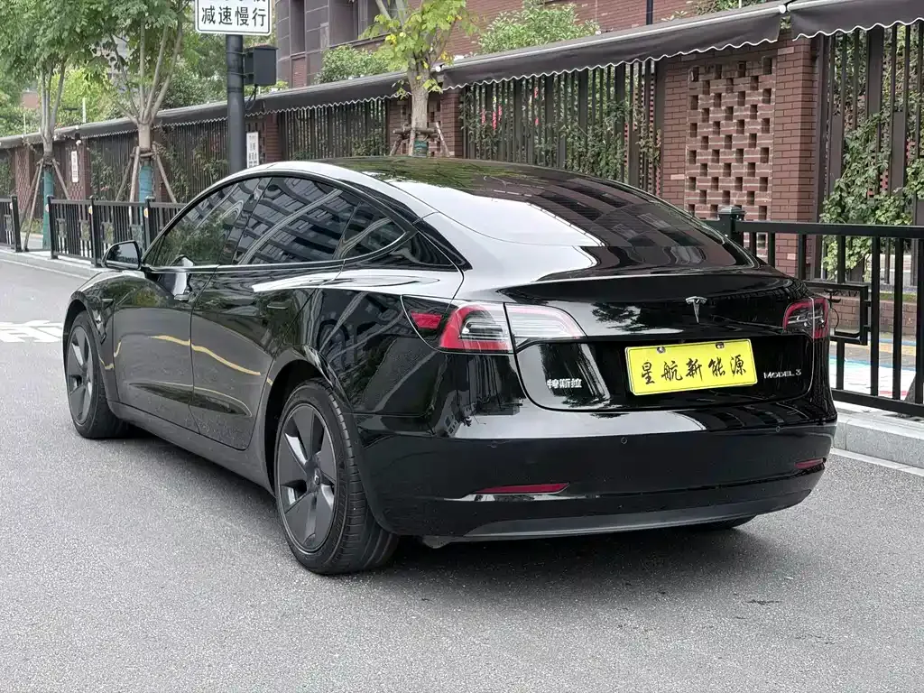 Tesla Model 3 — фото 6