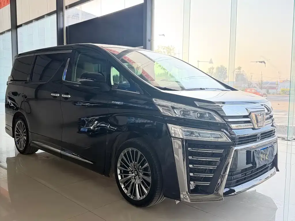 Toyota Vellfire — фото 1