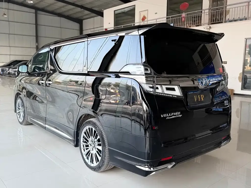 Toyota Vellfire — фото 9