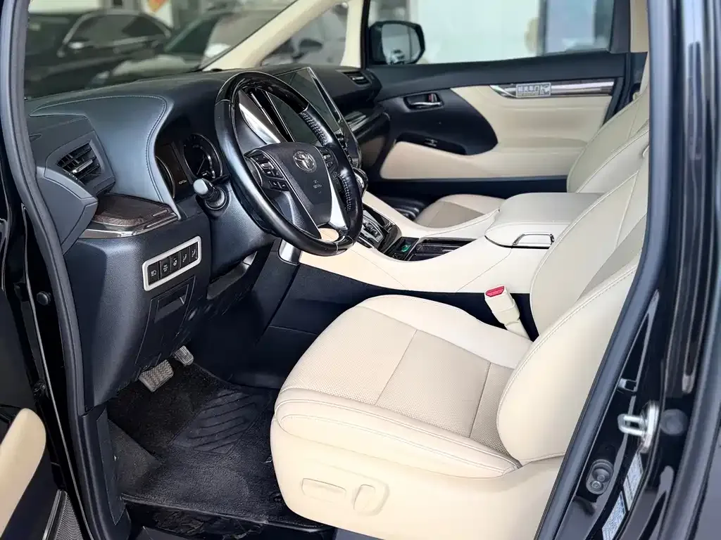 Toyota Vellfire — фото 5